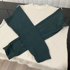 GAP Men's Off-White and Dark Green Short Sleeve Tee